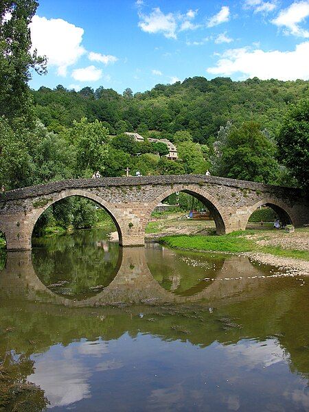 File:Belcastel (Aveyron) pont.jpg