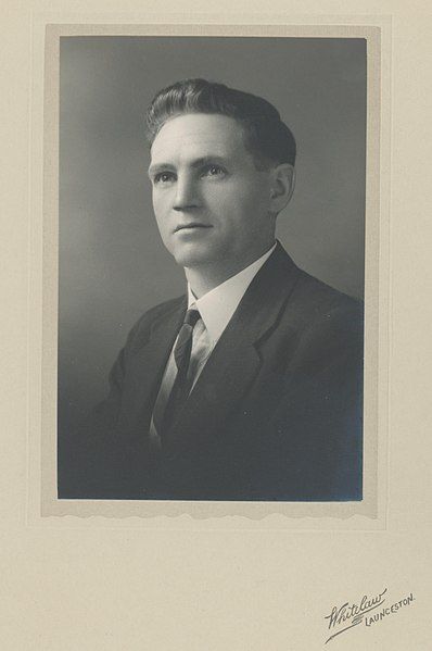 File:Bill Aylett 1938.jpg