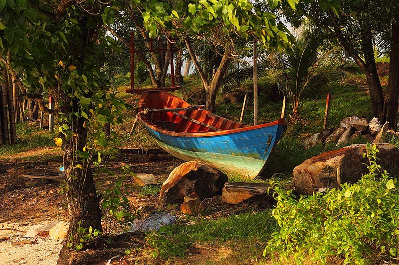 File:Cambodian boat.jpg