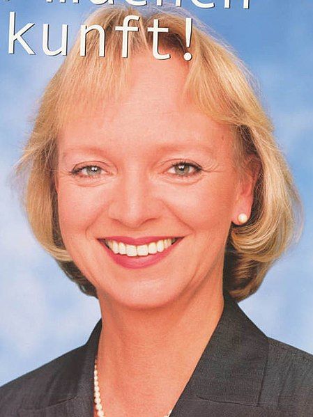 File:Caroline Schwarz (2000).jpg