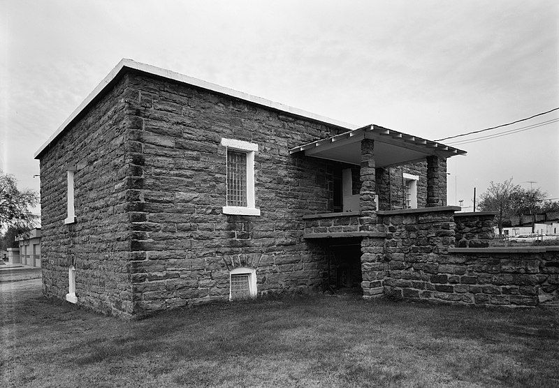 File:Cherokee National Jail.jpg