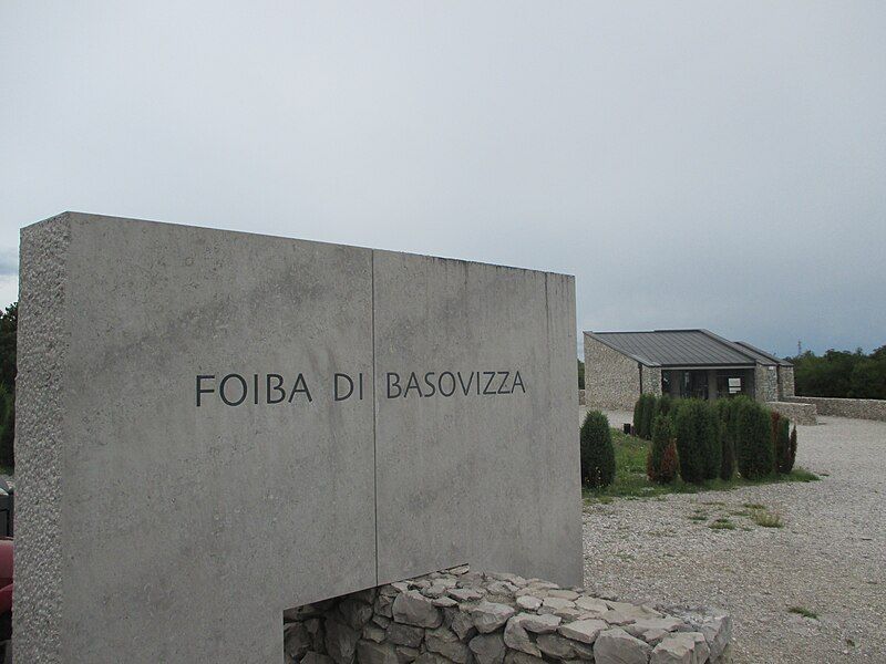 File:Foiba di Basovizza.JPG