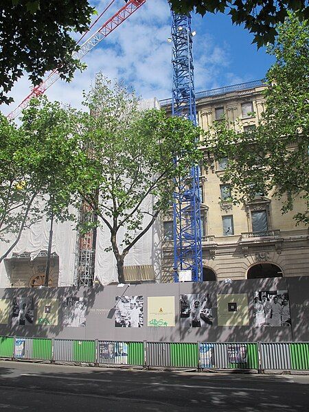 File:Hôtel-Péninsula-construction-(Paris).jpg