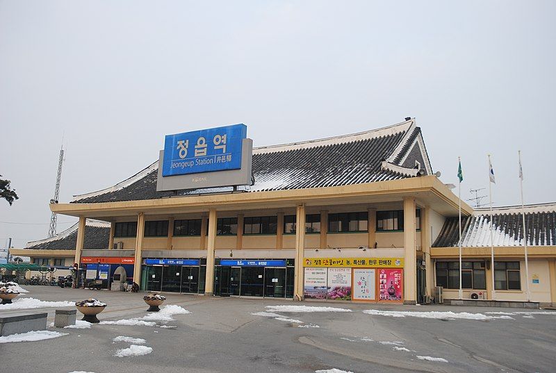 File:JeongeupStation.jpg