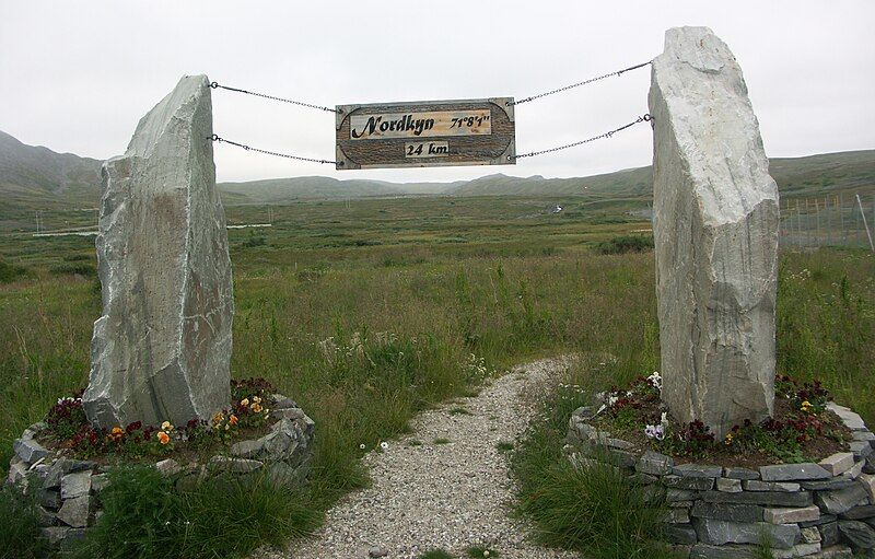 File:Mehamn-trailsign.jpg