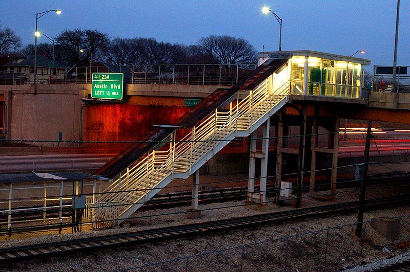 File:OakPark BlueLine Staircase.jpg