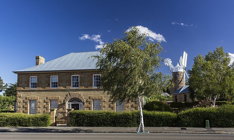 File:Oatlands Tasmania (31995607310).jpg