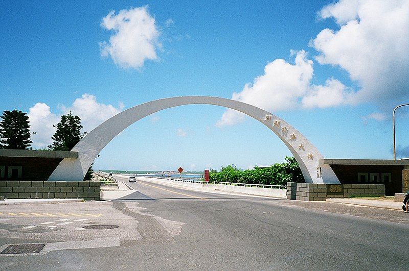 File:Penghu Great Bridge.jpg