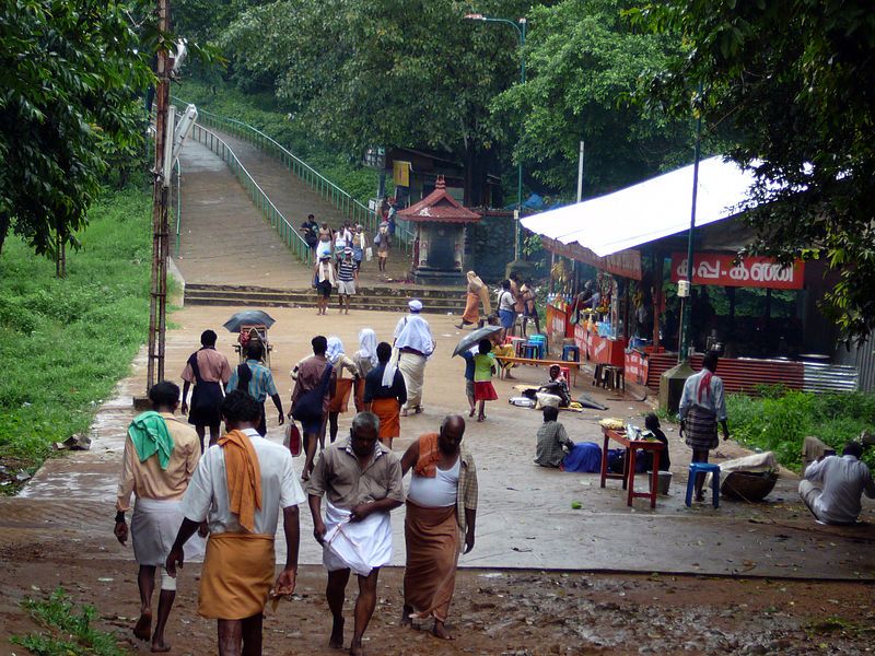 File:Sabaripeedam at sabarimala.jpg