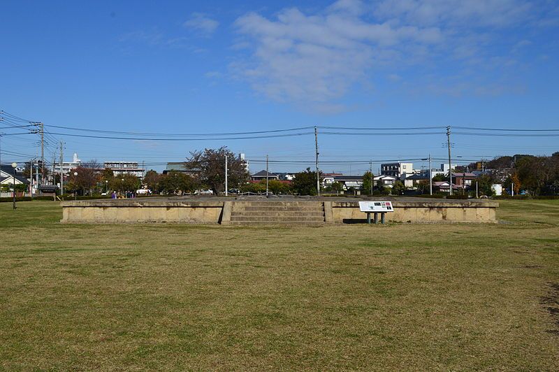 File:Sagami-kokubunji-ato tou.JPG