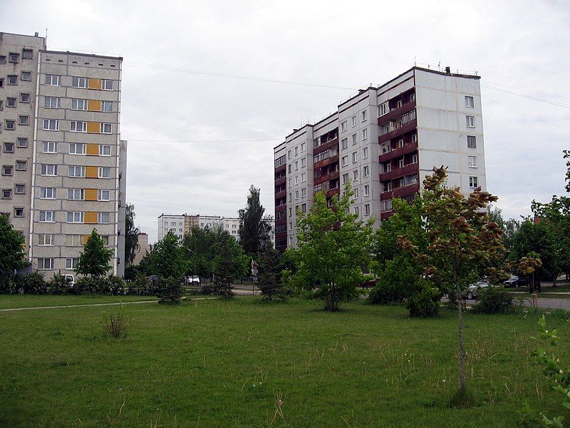 File:Salaspils, paneláky.jpg