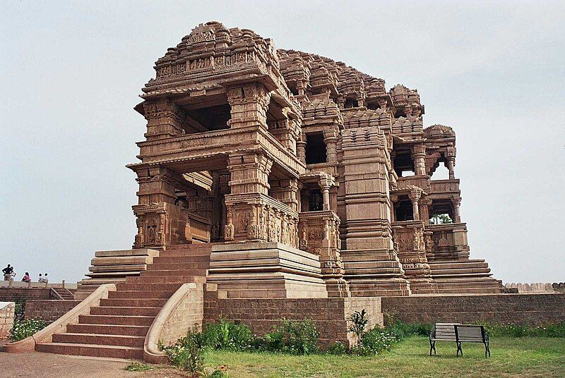 File:Sas Bahu Temple.jpg