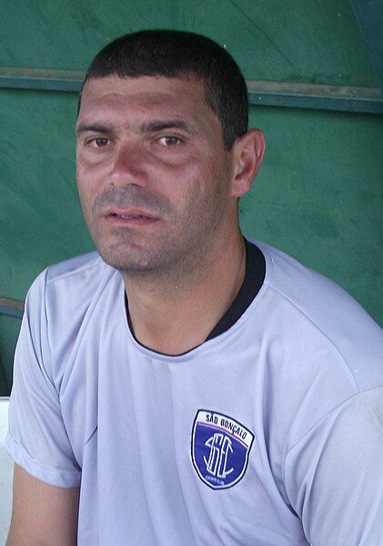 File:Silvio Luiz.jpg