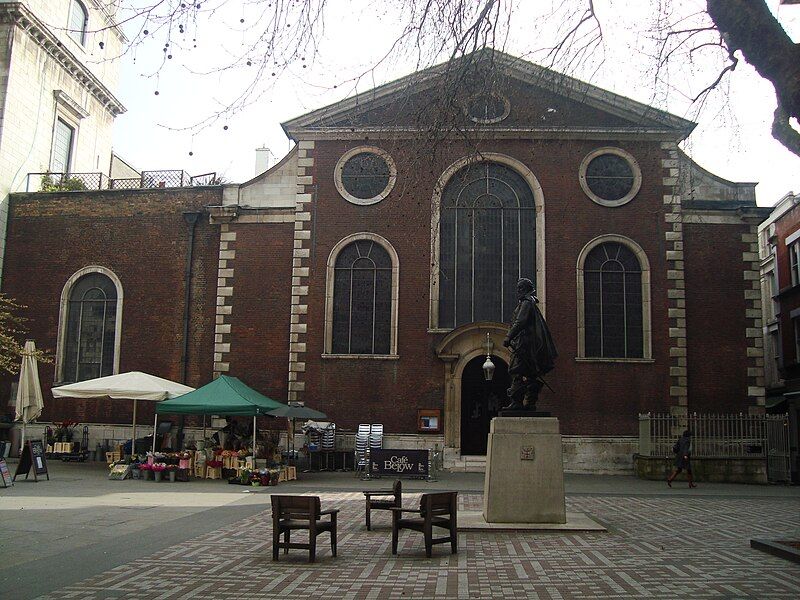 File:St Mary-le-Bow churchyard.jpg