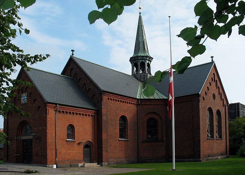 File:Sundby Kirke 2005-01.jpg