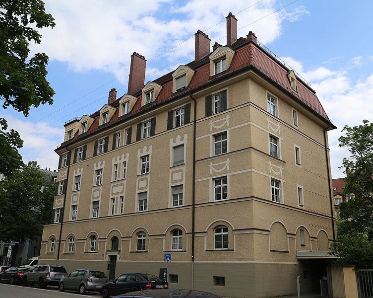 File:Tulbeckstr. 33 Muenchen-1.jpg