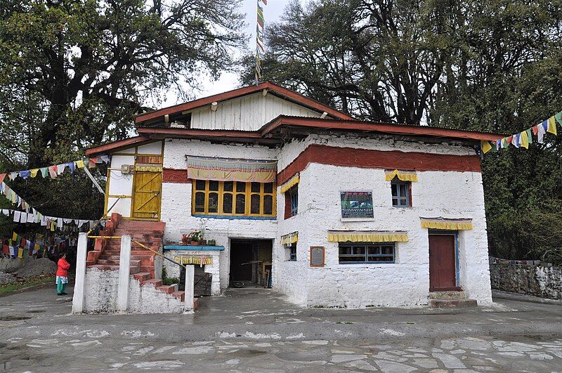 File:Ugyenling monastery.jpg