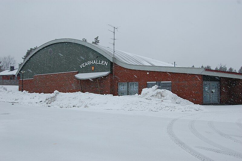 File:Vearhallen snø.JPG