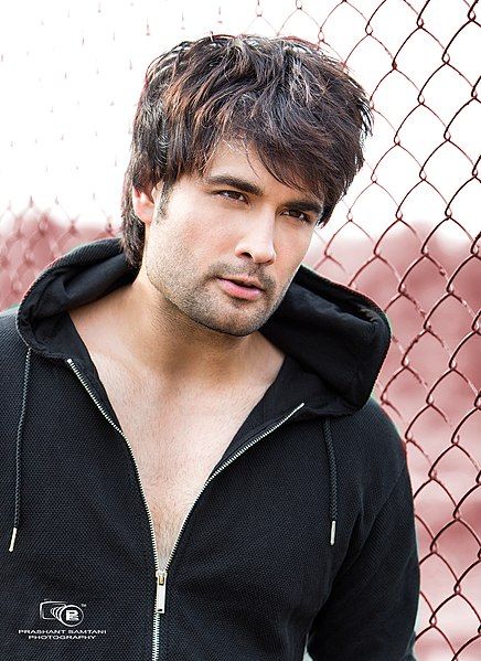 File:Vivian-Dsena-2.jpg