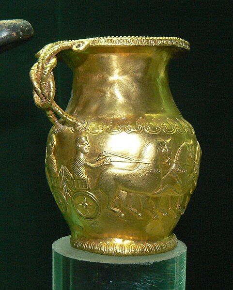 File:Vratsa-history-museum-Mogilanska-tumulus-golden-pitcher.jpg