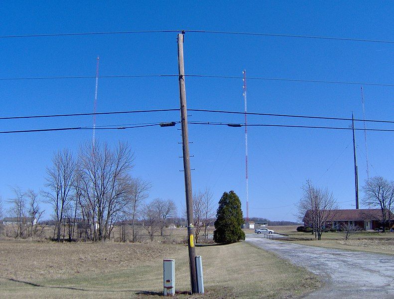 File:WFOB WBVI Transmitter.JPG