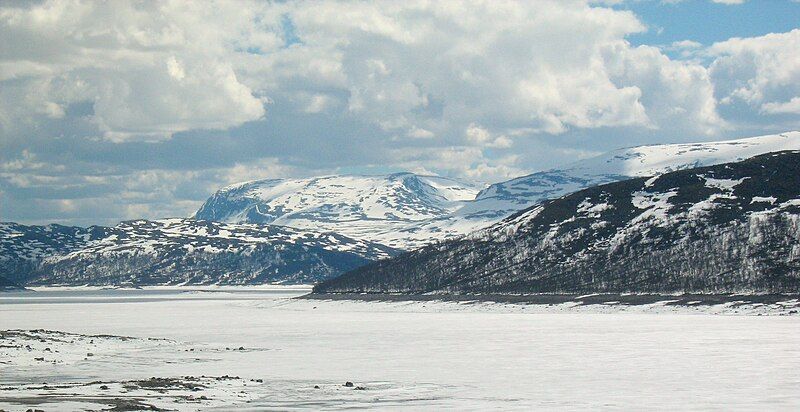 File:A frozen Strandavatnet.jpg