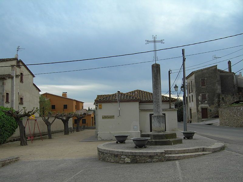 File:Ajuntament Monells.JPG