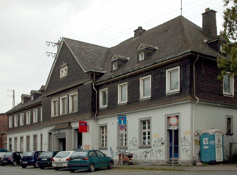 File:Bahnhof Vorhalle.jpg