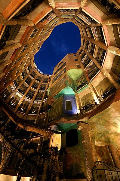 File:Casa mila atrium.jpg