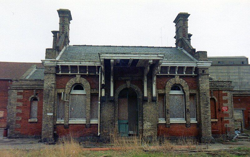 File:Hadleigh railway station.jpg