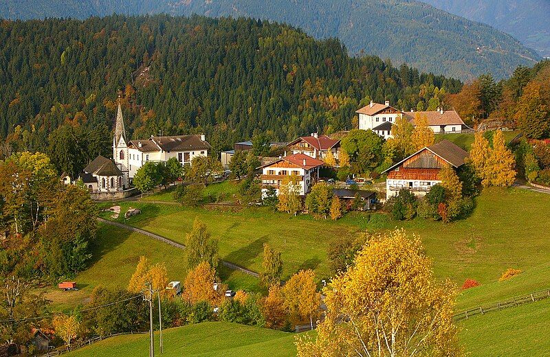 File:Hafling in Südtirol.jpg