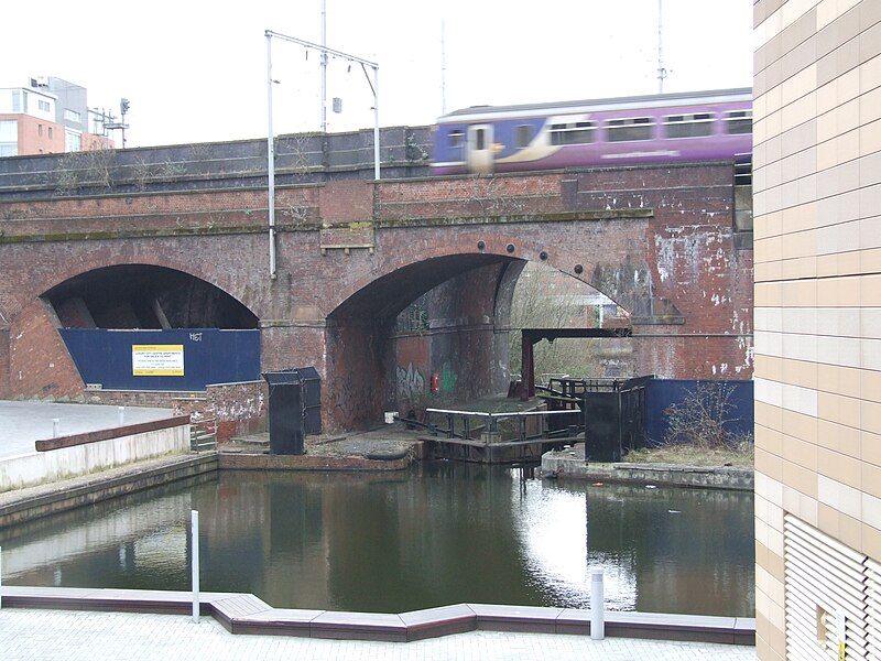 File:Hulme Locks 2414.JPG