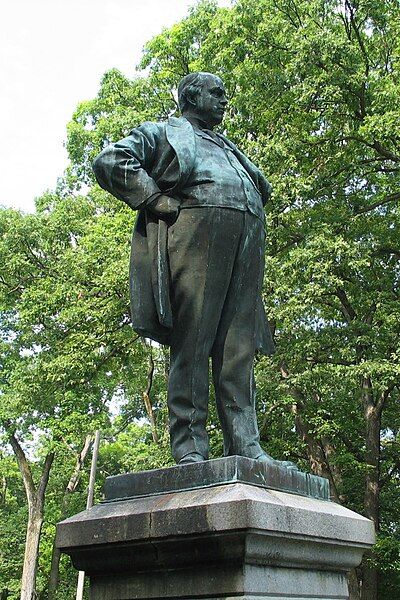 File:Ingersoll statue.jpg