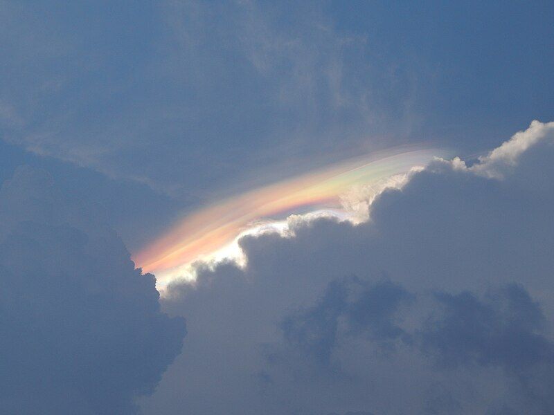 File:Iridescent cloud edge.jpg