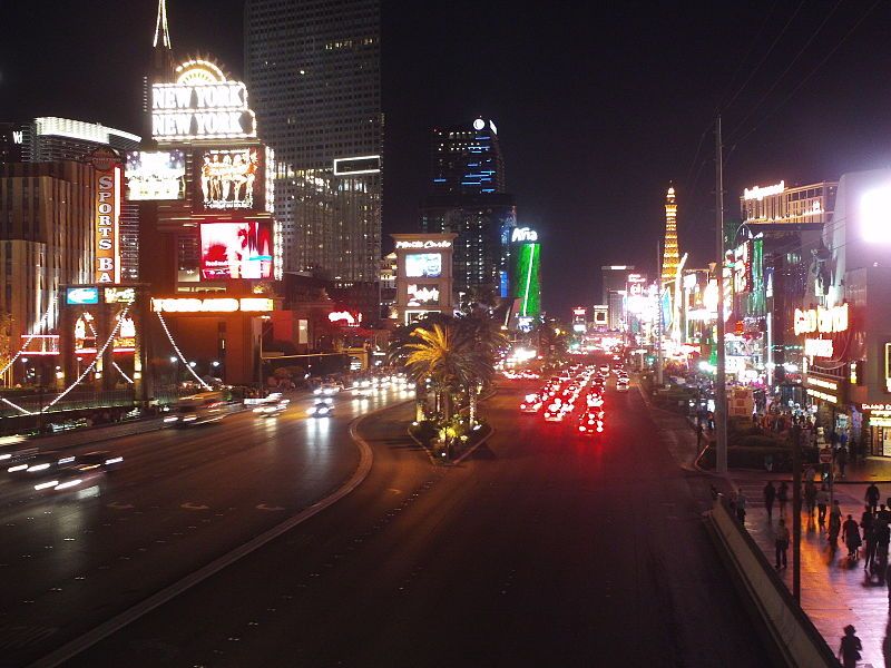 File:LV Boulevard night.JPG