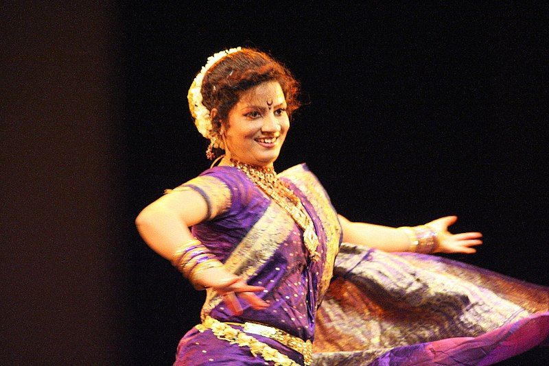 File:Lavani Dancer.jpg