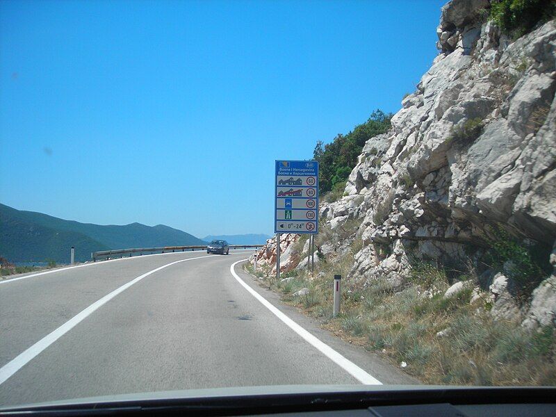 File:M2-Neum-DSCN1154.JPG