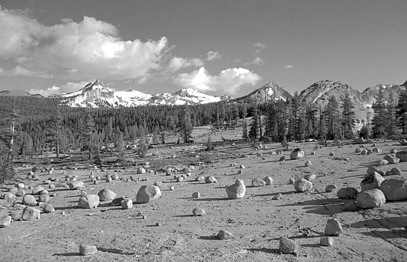 File:Pothole-dome-rocks.jpg