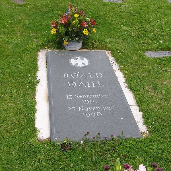 File:RoaldDahlgrave.jpg