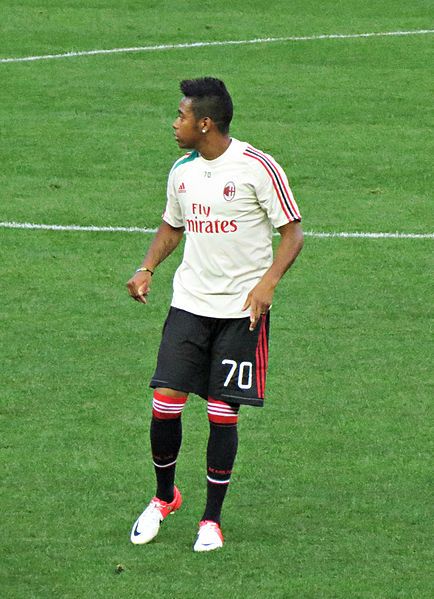 File:Robinho 2012.jpg