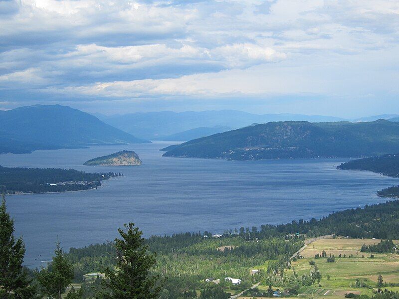 File:ShuswapLake.JPG