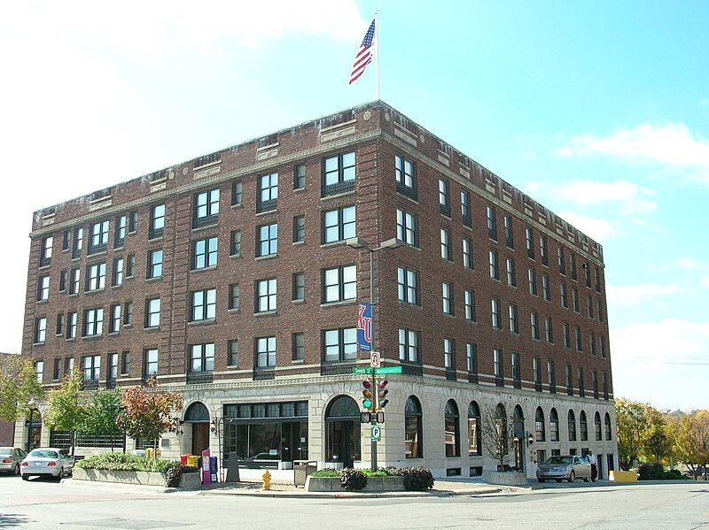 File:The Eldridge Hotel.JPG