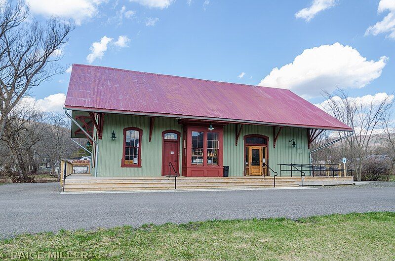 File:Truxton Depot.jpg