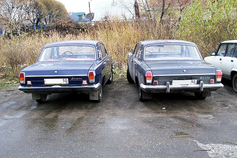 File:Two-gaz-24-volgas.jpg