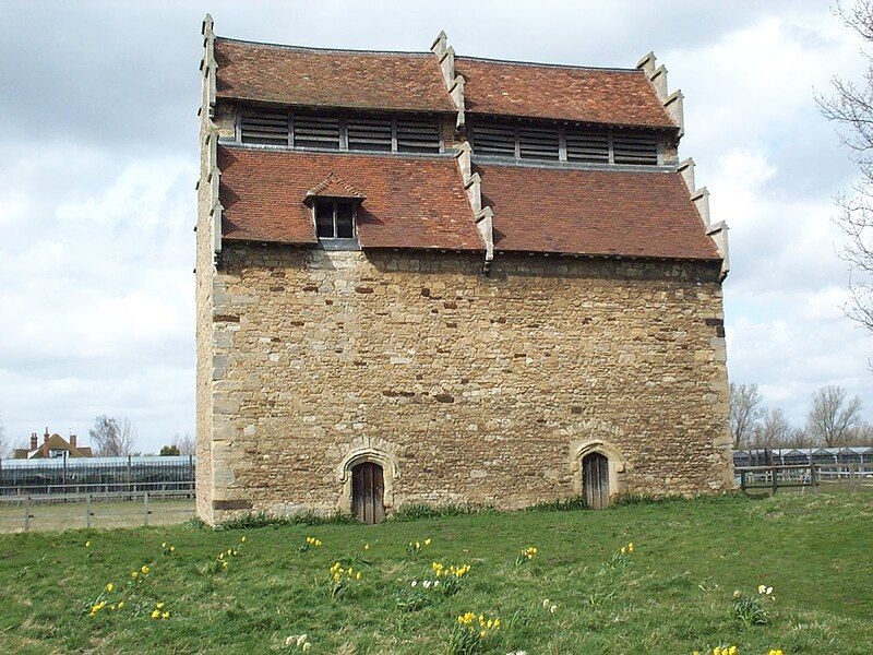 File:WillingtonDovecote.JPG