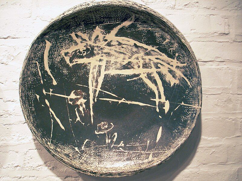 File:1(2)Dream series,Buncheong Ware,70x46x46cm,1991.jpg