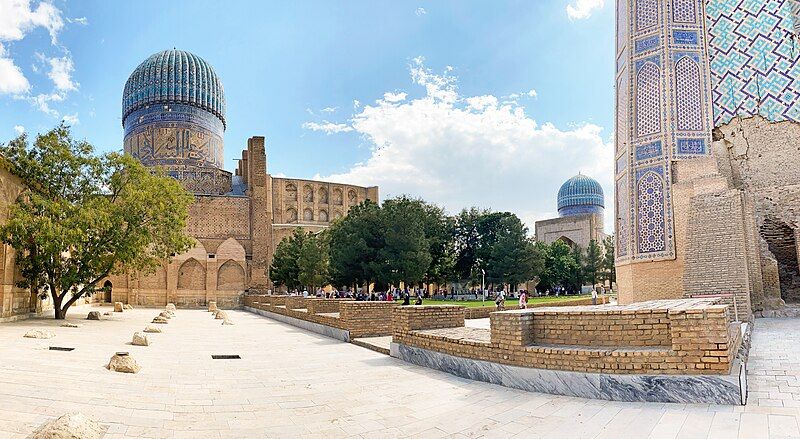 File:Bibi-Khanym Mosque, Samarkand.jpg