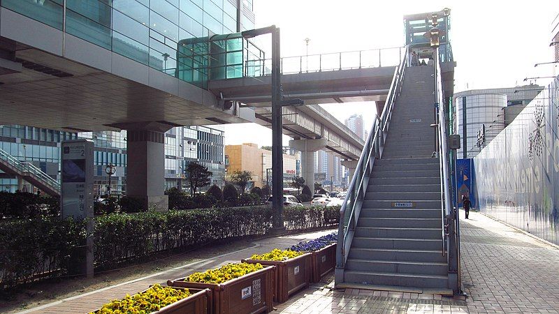 File:Busan-gimhae-light-rail-transit-15-Buwon-station-entrance-2-20180331-162602.jpg