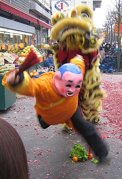 File:Chinese-new-year-clown-dragon.jpg