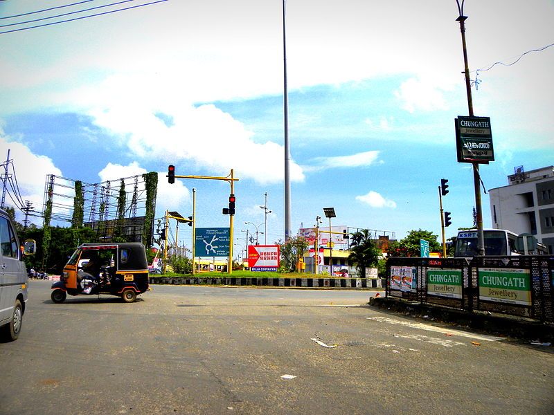 File:Chinnakada Roundabout, Kollam.jpg